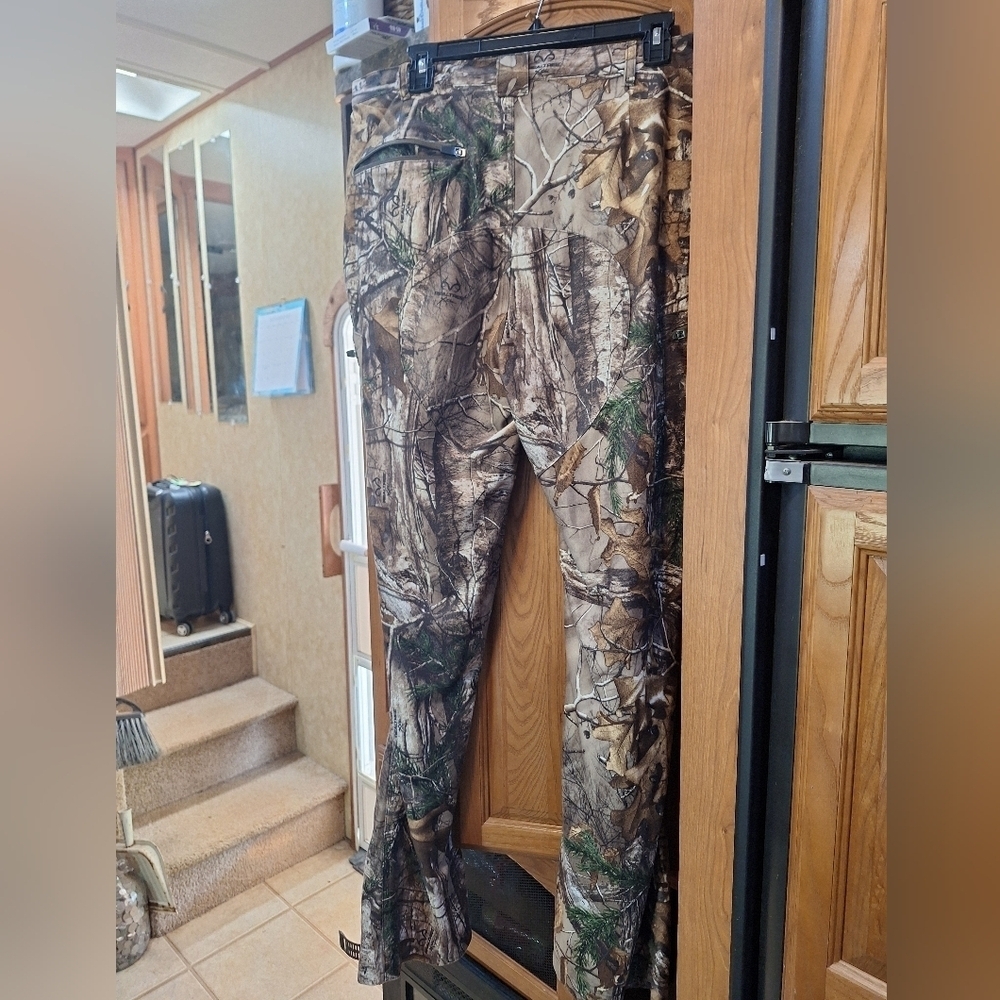 Game Wunner Realtree Camouflage Outdoor Pants In A Mens Size 36×33. EUC - Picture 9 of 9